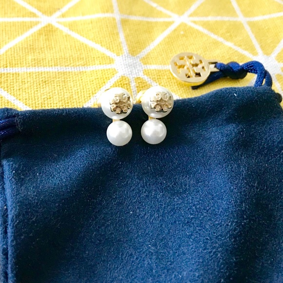 Tory Burch Evie Double Pearl Stud Earrings NEW - Picture 2 of 7